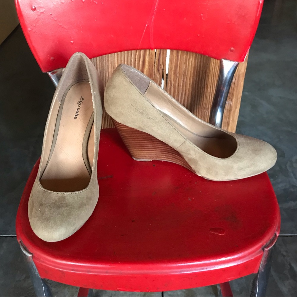 NWOB Zigi Soho Brown Suede Wedges, 8.5